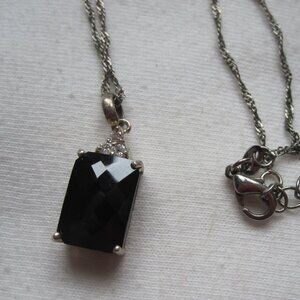 nice 20" Blue Stone silverPendant Necklace, unique design, delicate silver chain